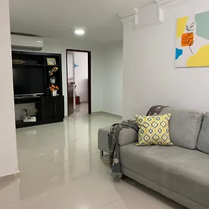 En Compartido Al Frente Del Cc Unico Habitación en casa particular